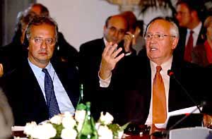Walter Wetroni e Mikhail Gorbaciov durante il Summit